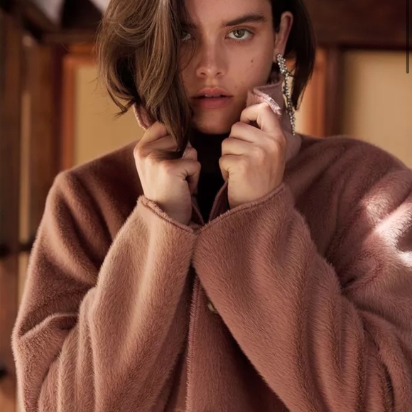 Velvet Coat - Picture 5 of 7